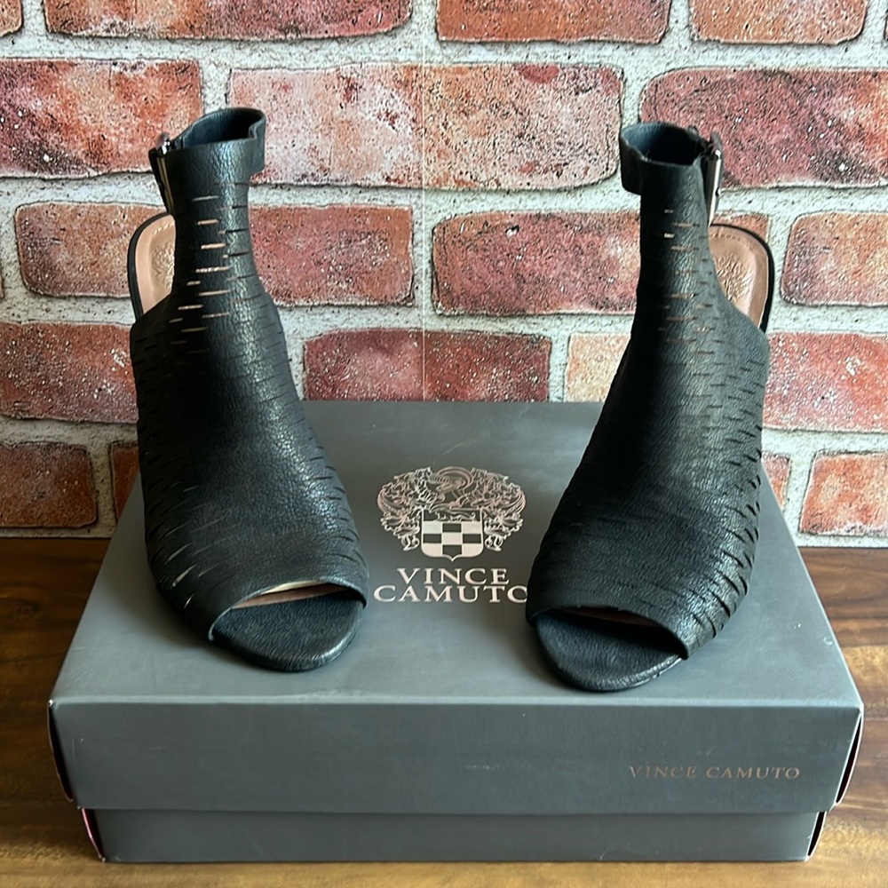 Vince Camuto KayJay black silk goat leather heels w/silver buckle sz8.5 SR1